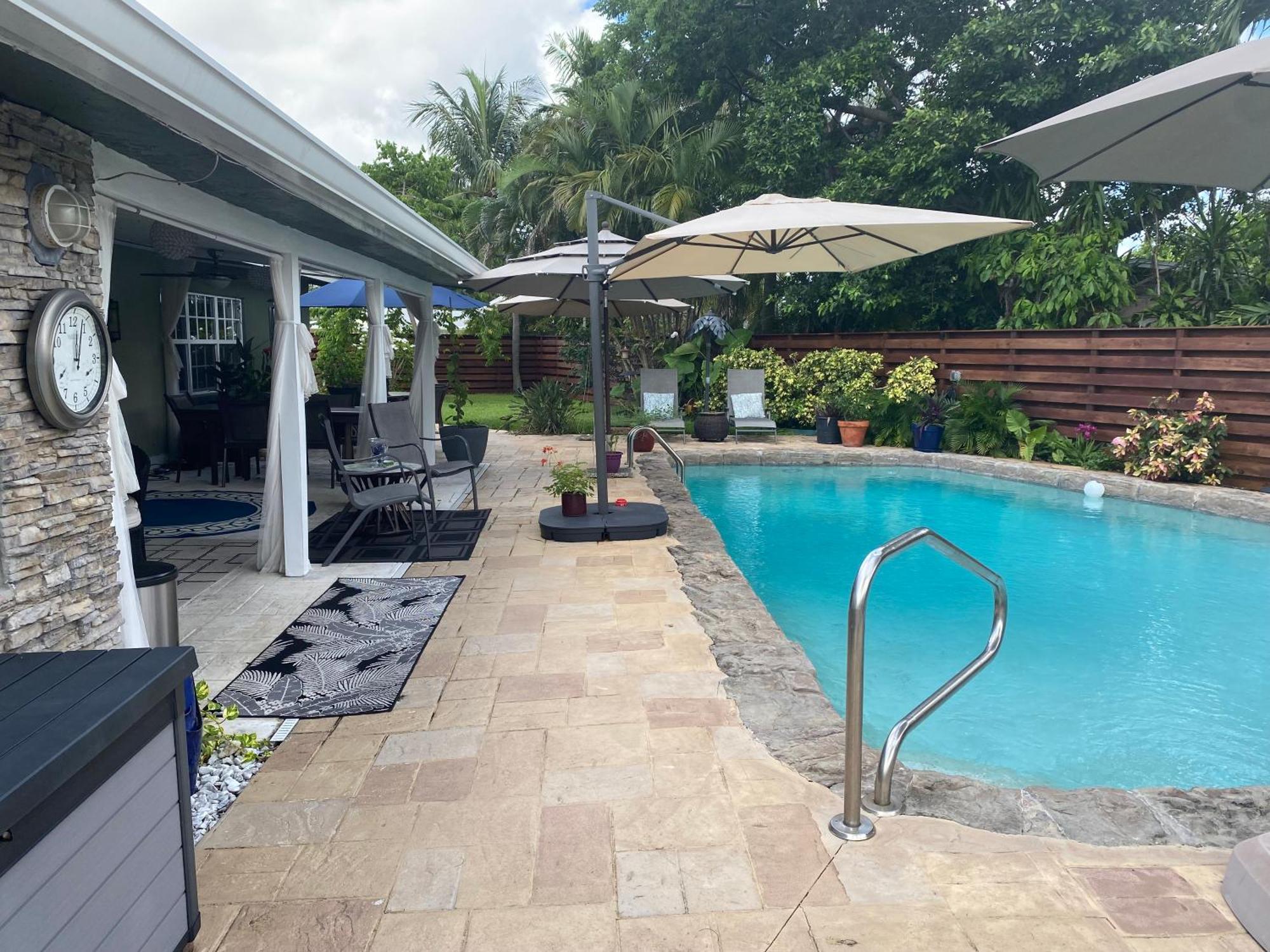 Wilton Manors A Mens Oasis Bed & Breakfast Exterior foto